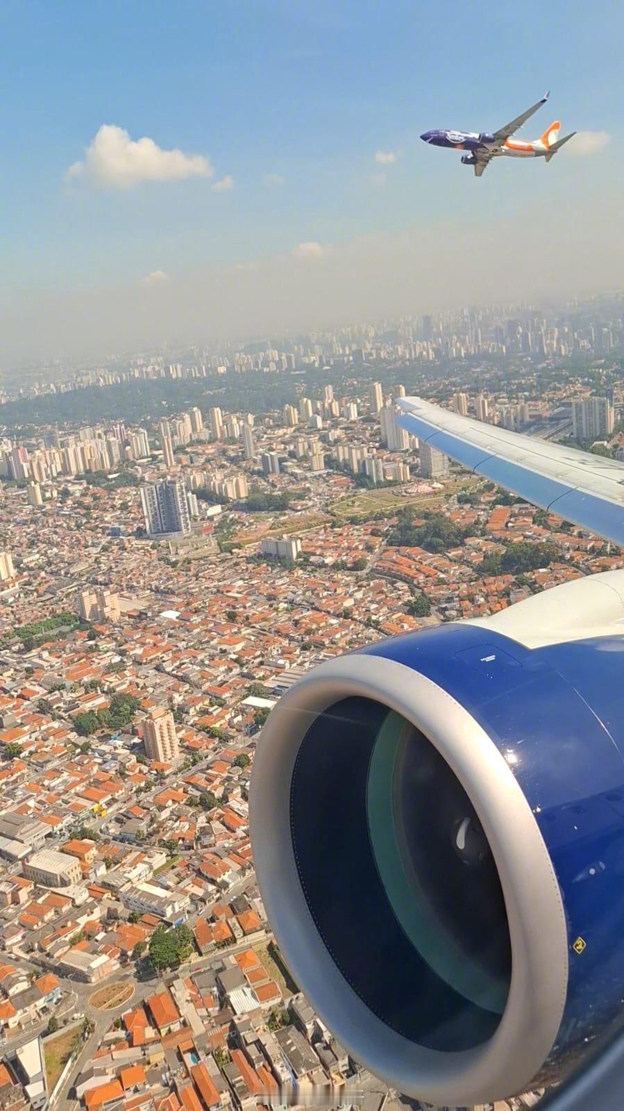 【737险些空中追尾E195-E2】当地时间4月30日，圣保罗孔戈尼亚斯机场上空