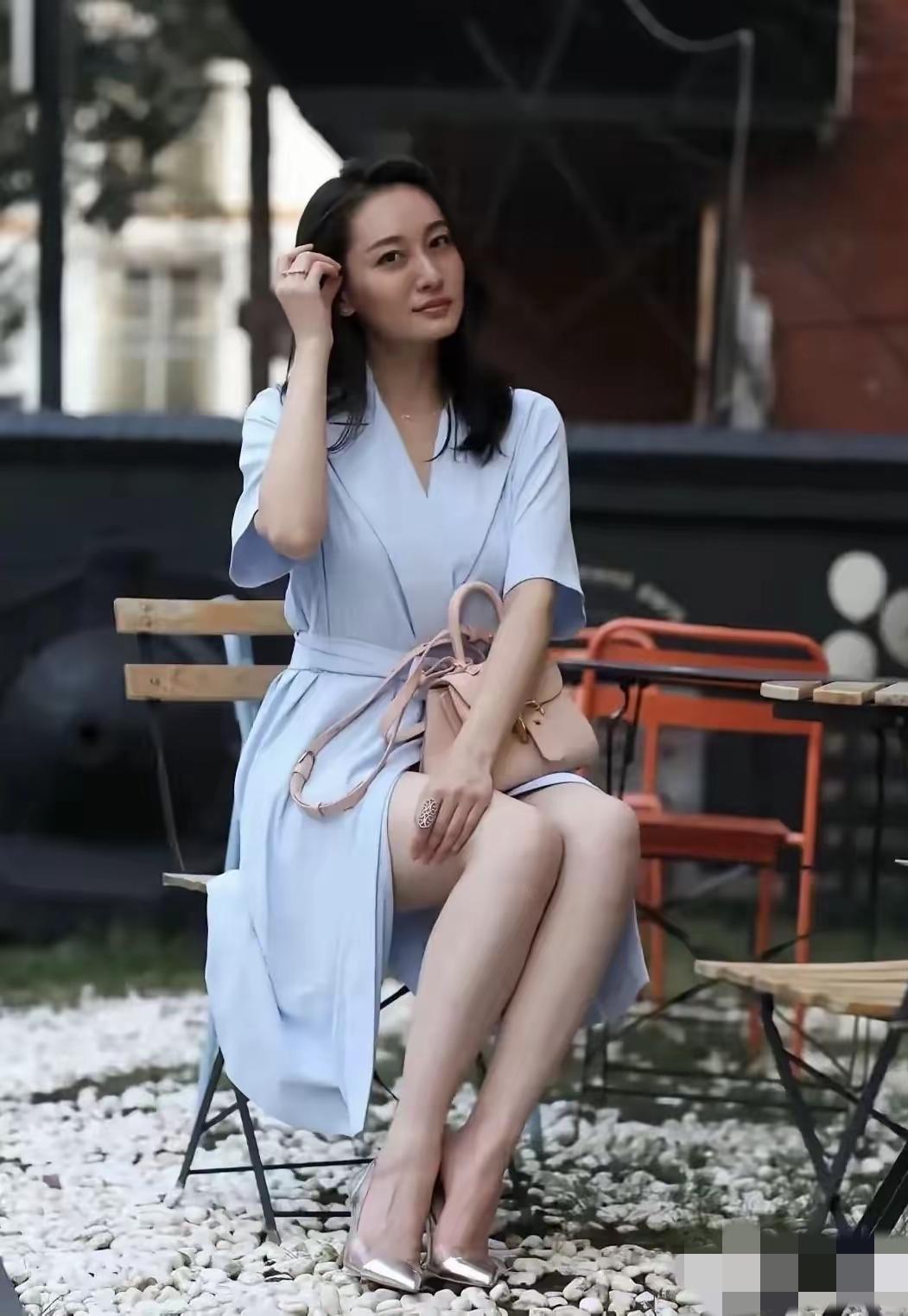 这样完美气质的女孩，居然老是找不到男朋友，虽然要的彩礼不高，自身提的要求也不高，