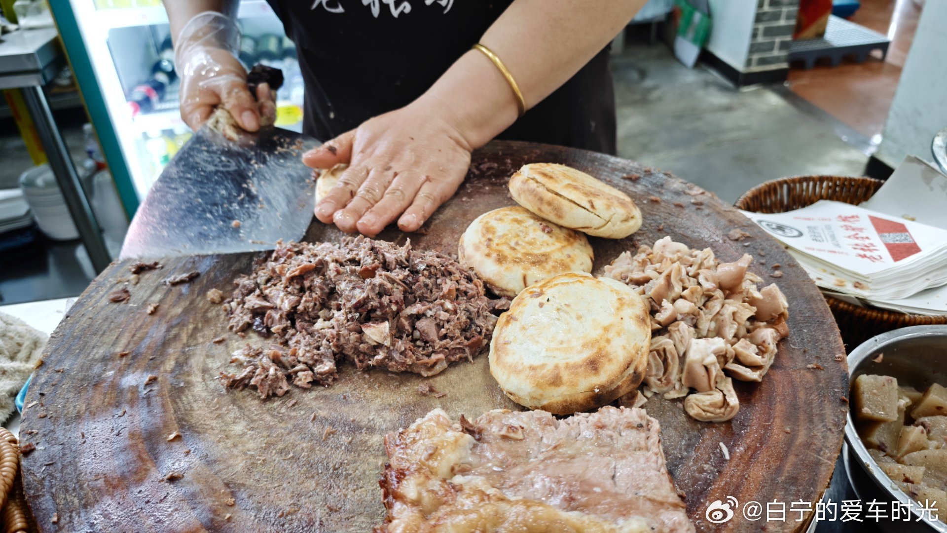 搬砖完毕，给我儿打包几个驴火，装进白宁的岚图泰山 冰箱里，这冰箱可以app设置工