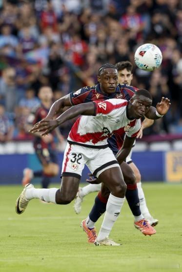 周一 西甲看法006 巴列卡诺vs莱万特 主队近期状态相当出色，近6轮取得3胜3