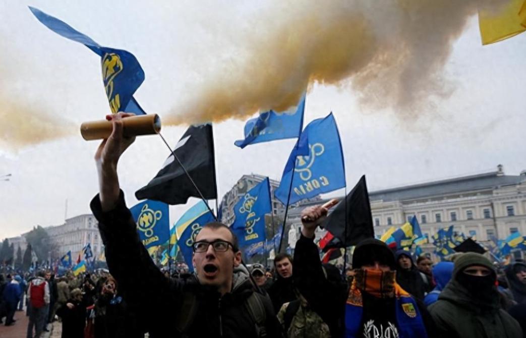 俄乌迎来大结局，泽连斯基没想到，为了停战，乌人民会这么积极。

最新民调直接把变