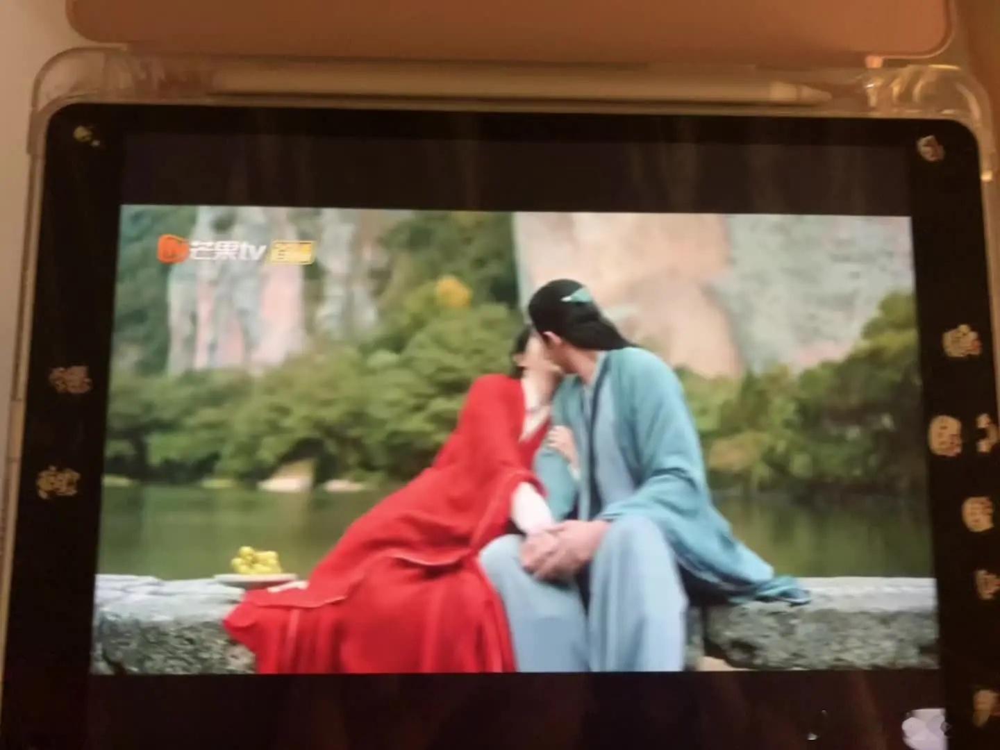 他俩的表情不像是演的！林更新赵丽颖#与凤行# ​​​