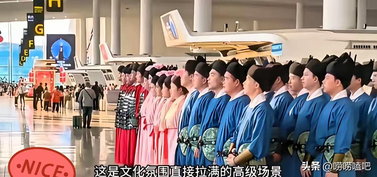 美哭了！首都机场工作人员穿汉服上岗，这才是中国门面！🔥
谁懂啊家人们！北京首都