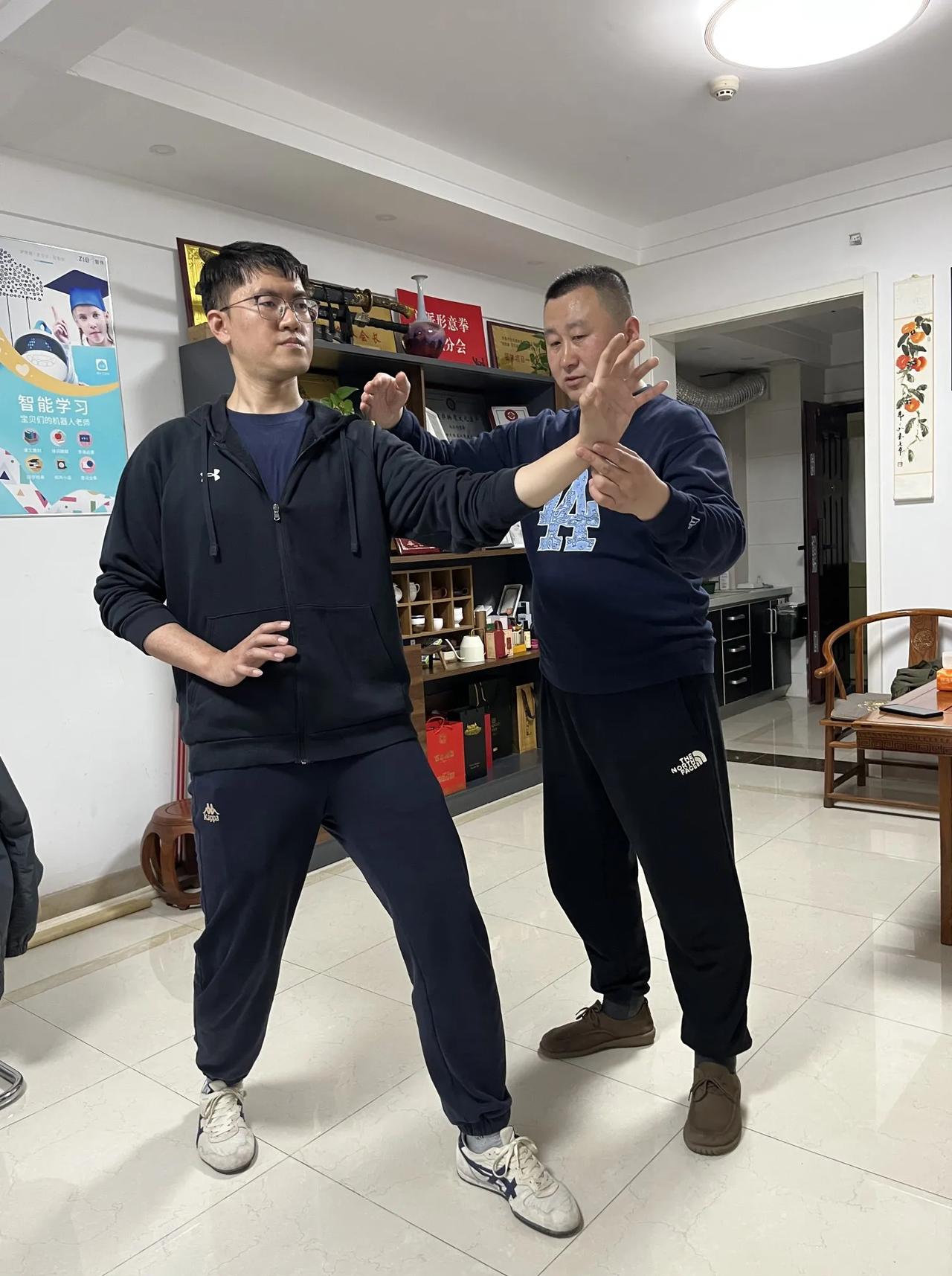 济南本地95后爱好者来工作室学习形意拳，现在越来越多的年轻人喜欢上这项运动。第一