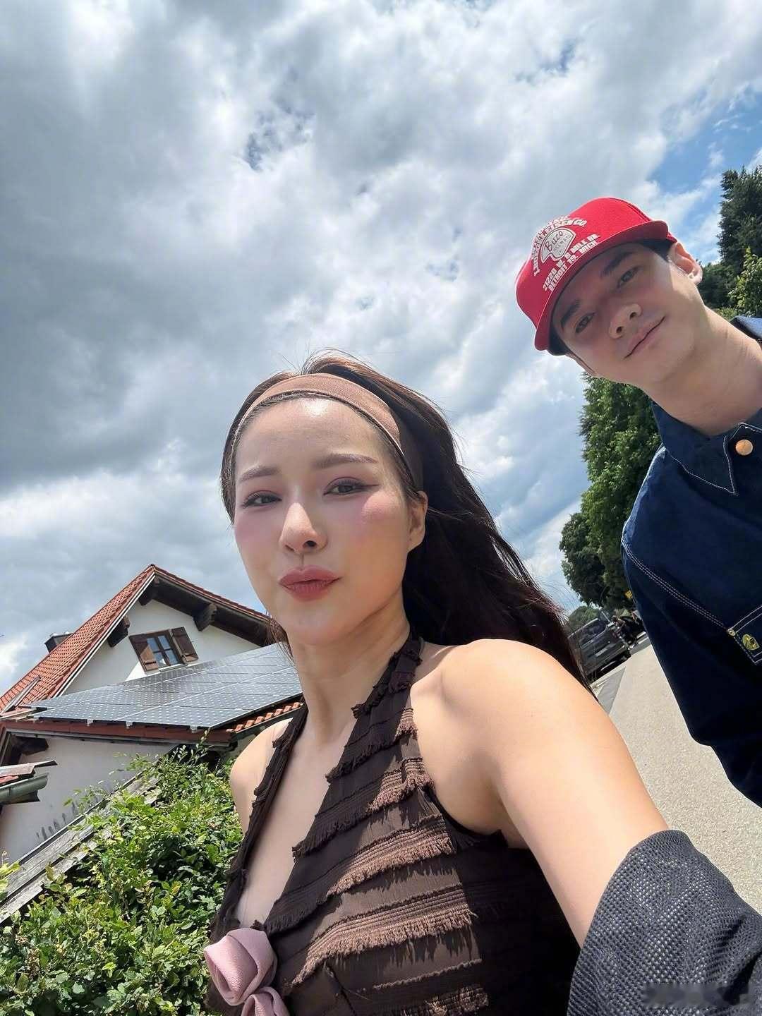 马里奥和女友德国度假 《初恋这件小事》“阿亮学长”马里奥和女友回德国老家度假，还
