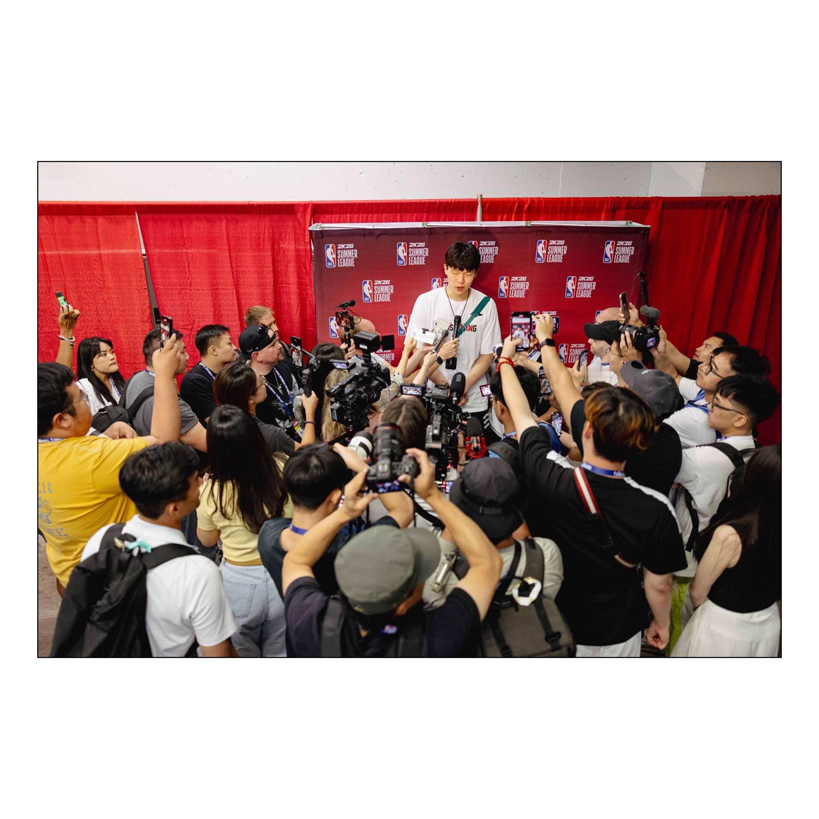 NBA波特兰开拓者杨瀚森开拓者首秀错峰感叹，一个中国球员站在NBA的地板上对于中