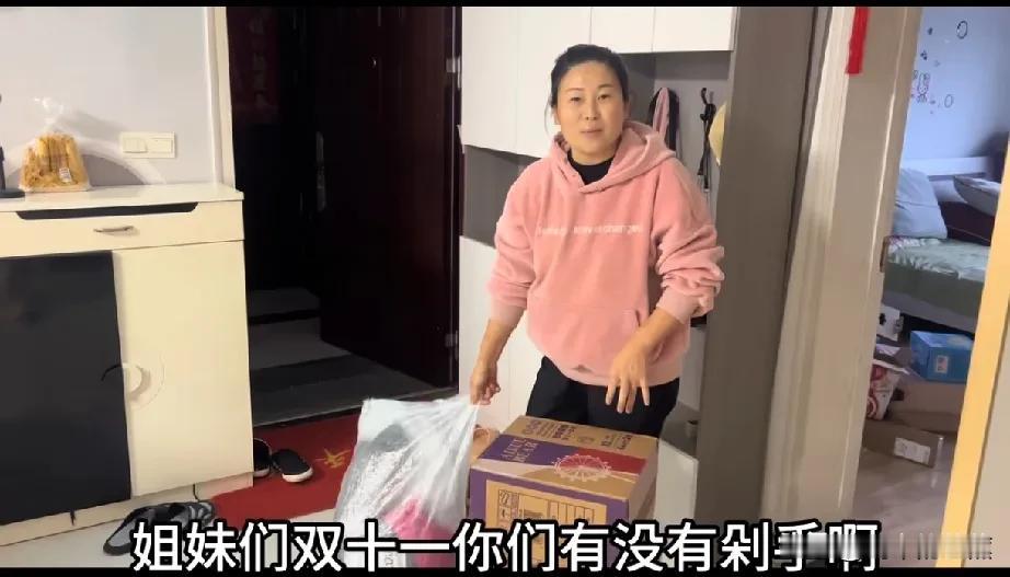 欣欣姐姐培培沉寂两天后，不理网上对她的热潮冷风，继续更新视频，记录她们一家的幸福