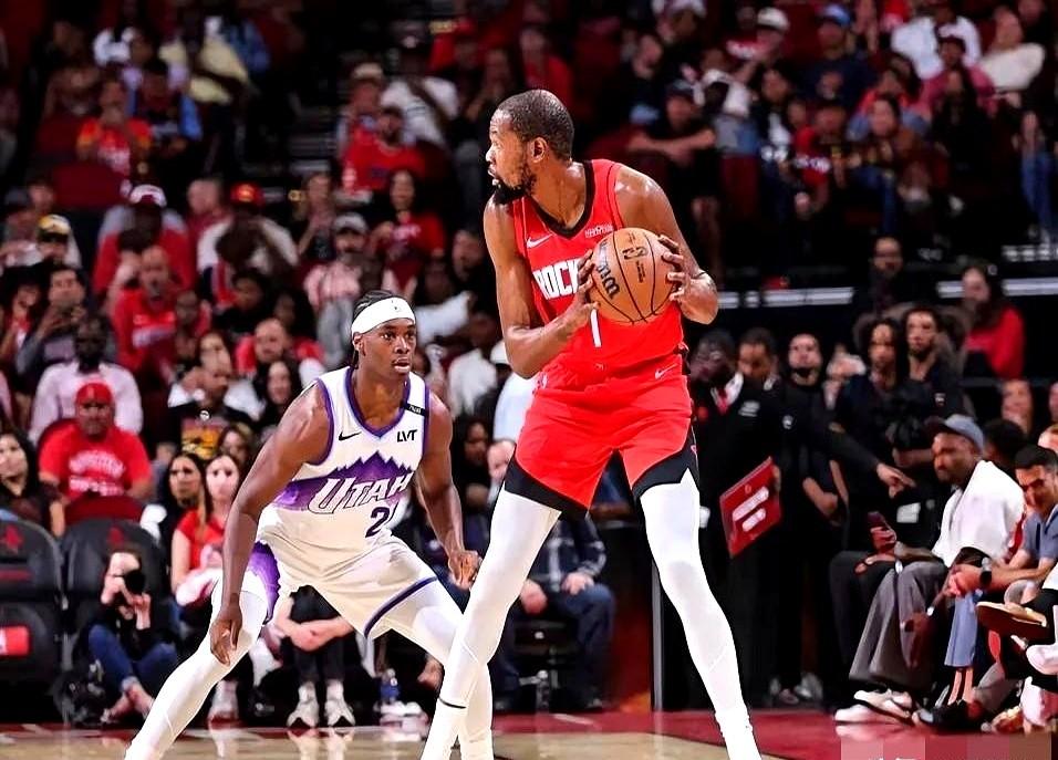 杜兰特还是那个杜兰特，太强了！

火箭队主场狂胜爵士，豪取五连胜。杜兰特只打了3