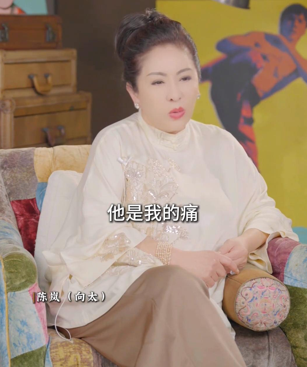 【#向太说慈母多败儿#】#向佑曾因打人被判了6个月#10月13日晚，向太陈岚在个