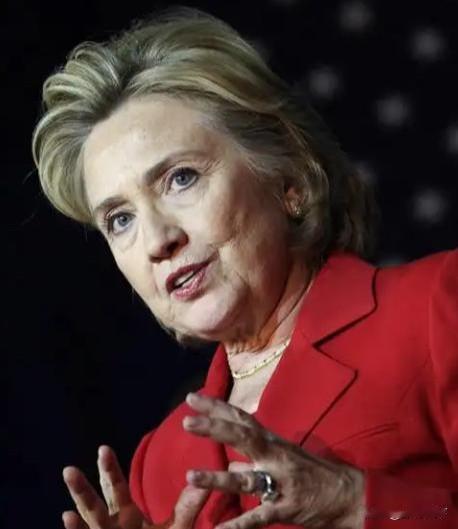 希拉里突然在多哈论坛上开炮，直指特朗普“暗中帮俄罗斯”，还说放弃美国全球领导地位