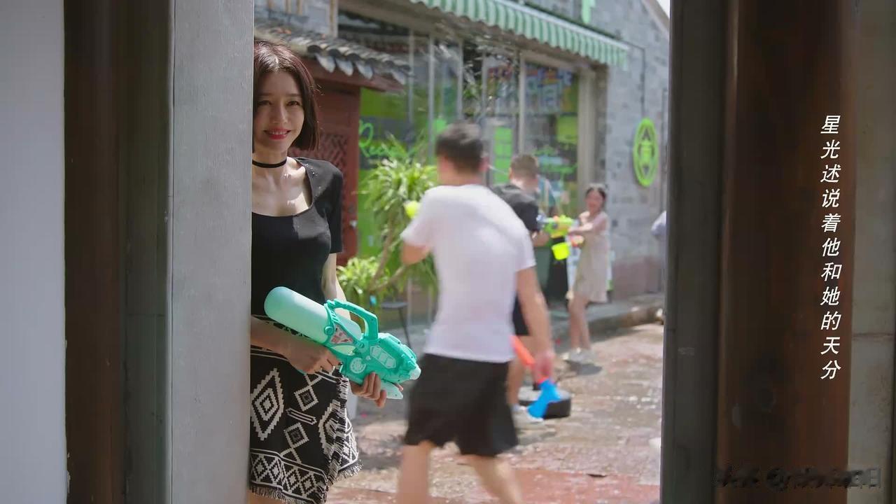 妈呀！《闪耀的她》丁宁这一副锁定猎物吃定管文的表情，谁顶得住啊~

管文和陈萱萱