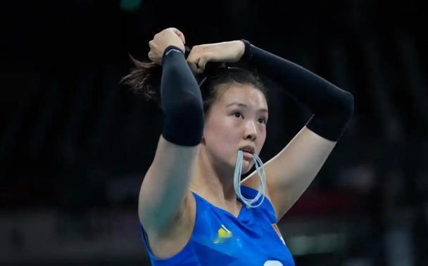 来说说江苏3名队员展现惊喜得分球技！

第一位：张常宁用脸拦网得分。在2019年