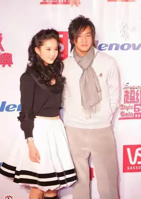 没人会真分不清刘亦菲和黄圣依，何润东认错，是他眼里两人本就是同一款流水线玉女，仙