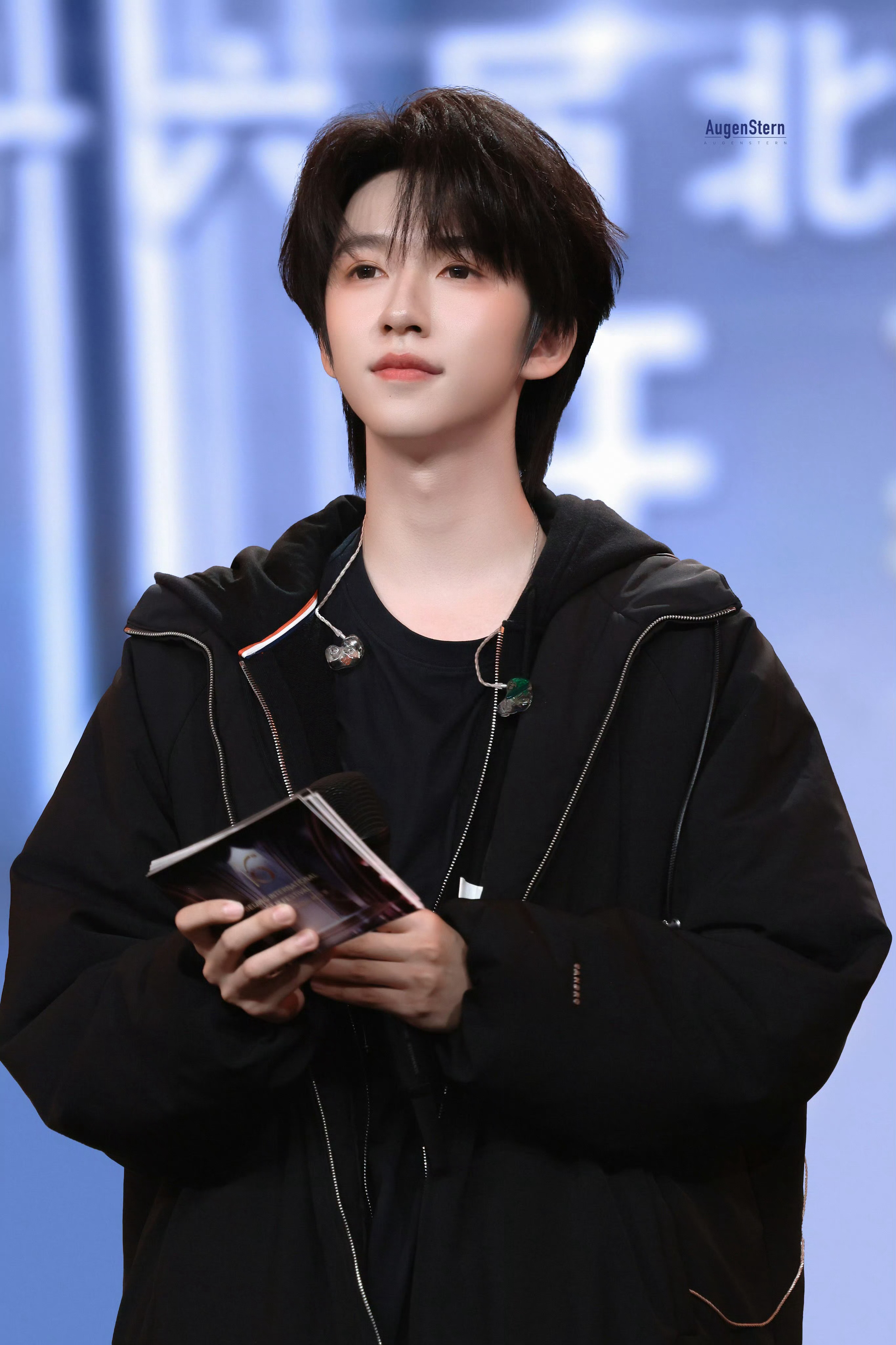 贺峻霖贺峻霖HUAWEI nova代言人💚 贺峻霖五十公里桃花坞6“也许贺峻霖