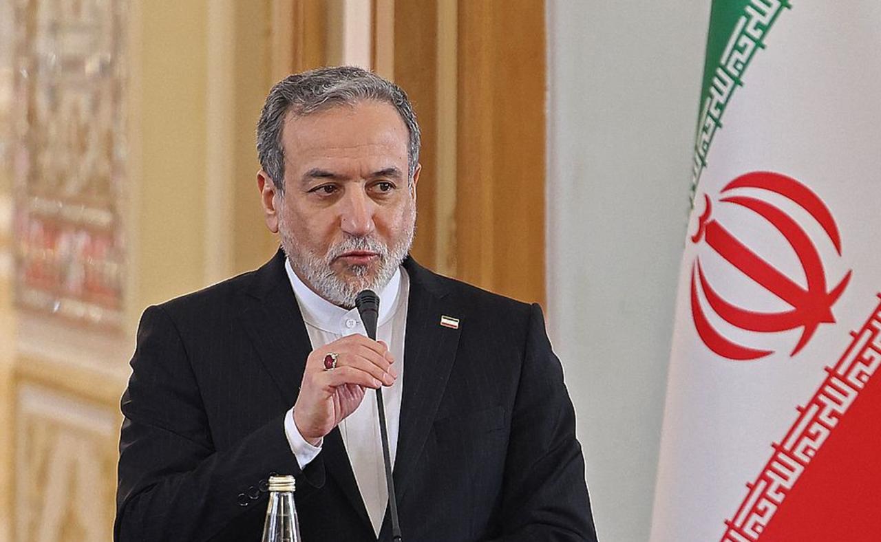 4月8日，美伊在特朗普所谓 “最后期限” 临近之际，双双接受巴基斯坦的停火提议，