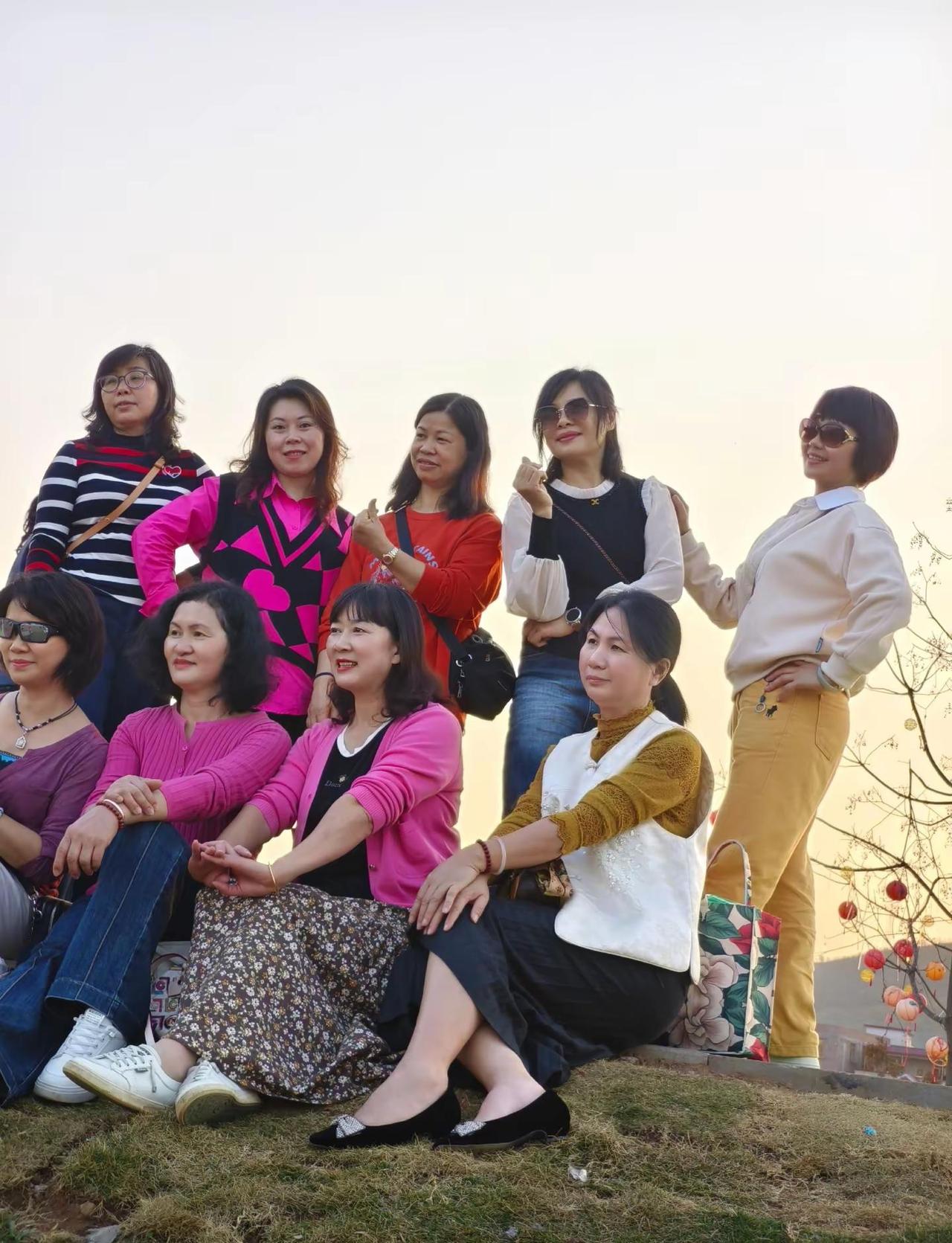 不追不赶，不慌不忙，生活本真，藏在平淡知足里，愿你心有所安，事有从容，把今天过成