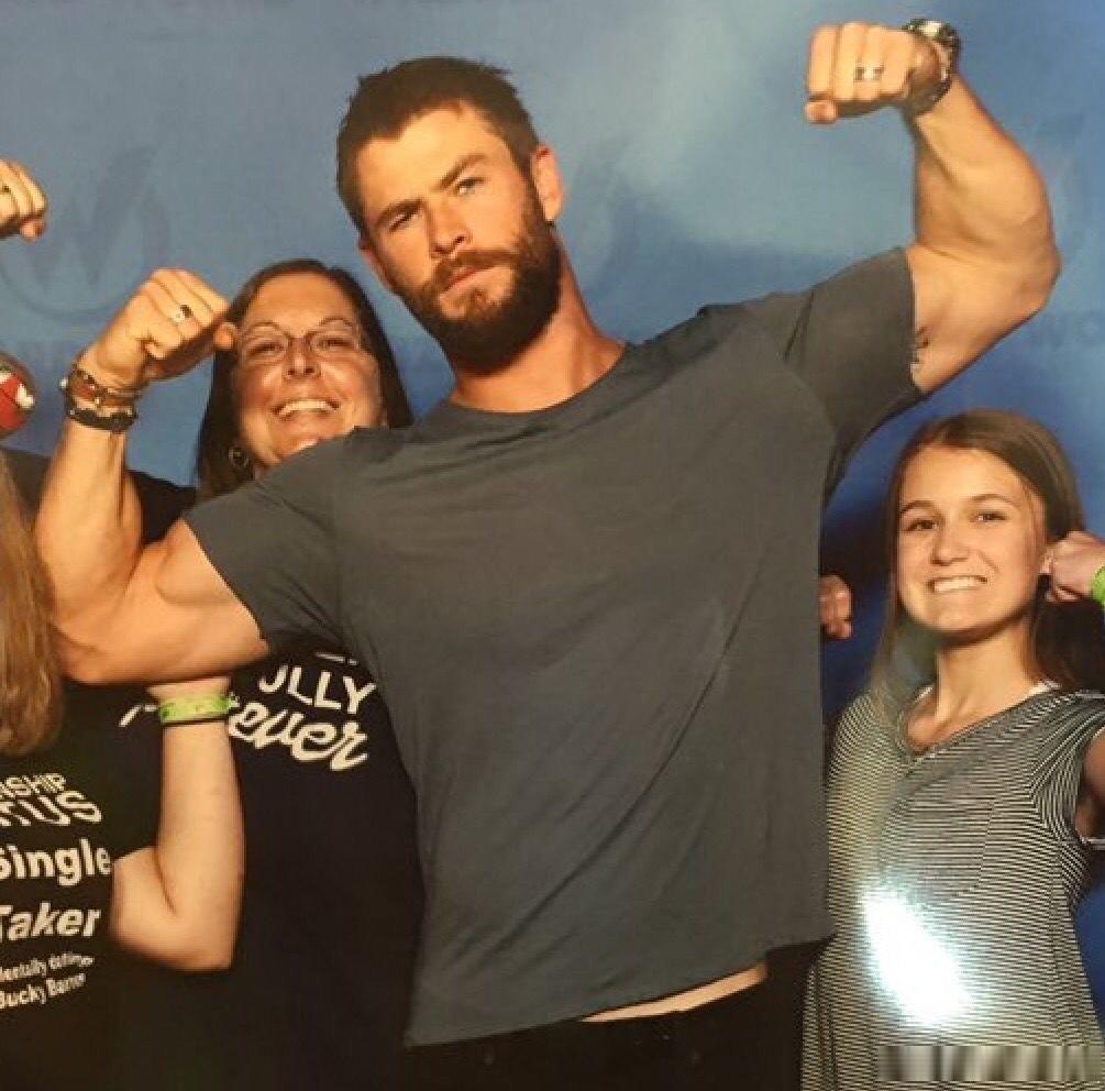 今天是锤哥Chris Hemsworth的43岁生日！🎂 