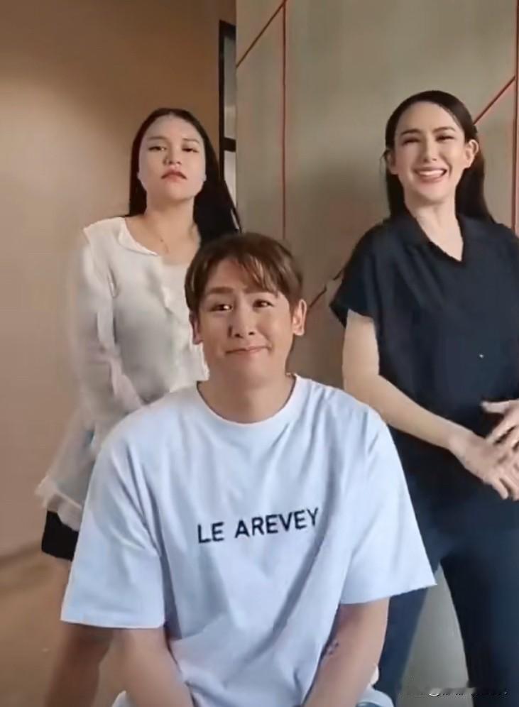 一胖毁所有，明星也不例外。

曾经的帅气欧巴，如今发酵成了沈腾。

想当年的尼坤