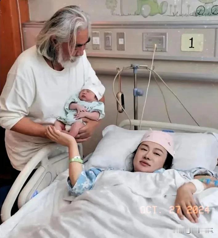 张纪中的老婆为张纪中生下了第4个小孩。有人说他老婆是为了钱。也有人说是为了后继有