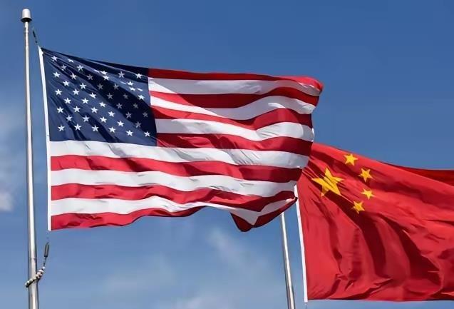 美国这大半年又是抓别国总统，又是空袭伊朗，动静整得挺大。
咱中国没跟着嚷嚷，但事