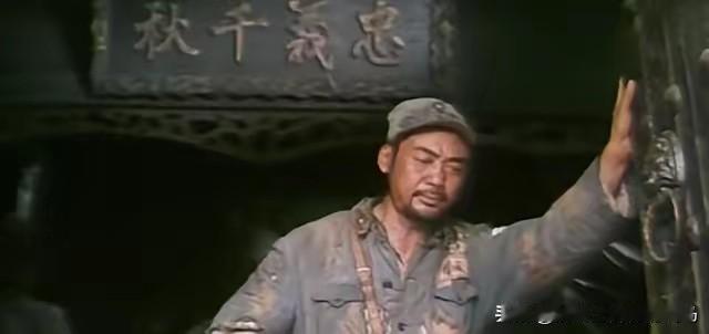 1938年4月3日，台儿庄大半被日军占领，师长池峰城先后派出的二批敢死队全部战死