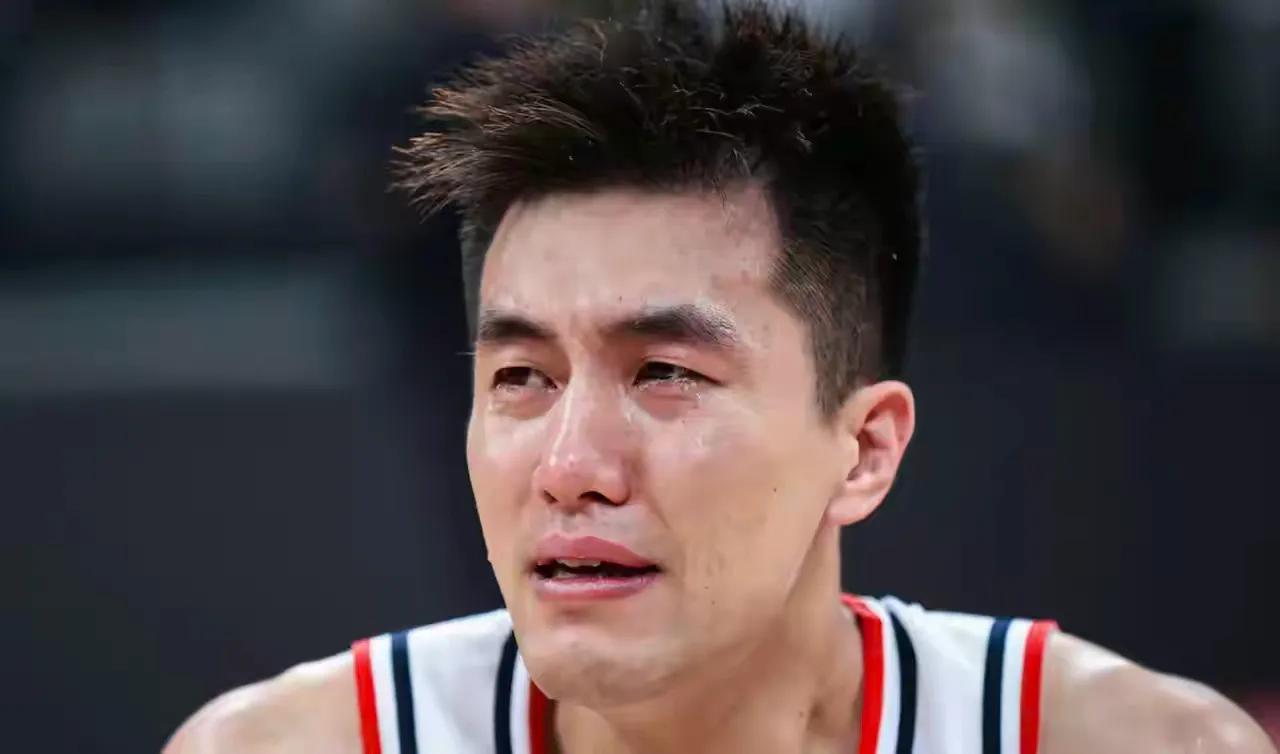 郭艾伦为什么哭了？我认为有三点——
1、对辽宁队交易自己“不满”的释放
2、对那