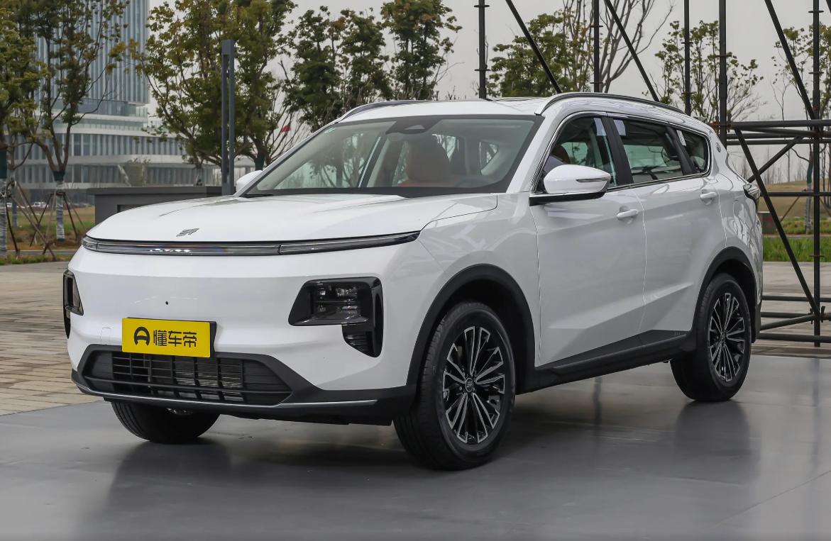 插混7座敢卖10万山海L7超越版真惊着我
捷途山海L7超越版上市了，价格一报出来