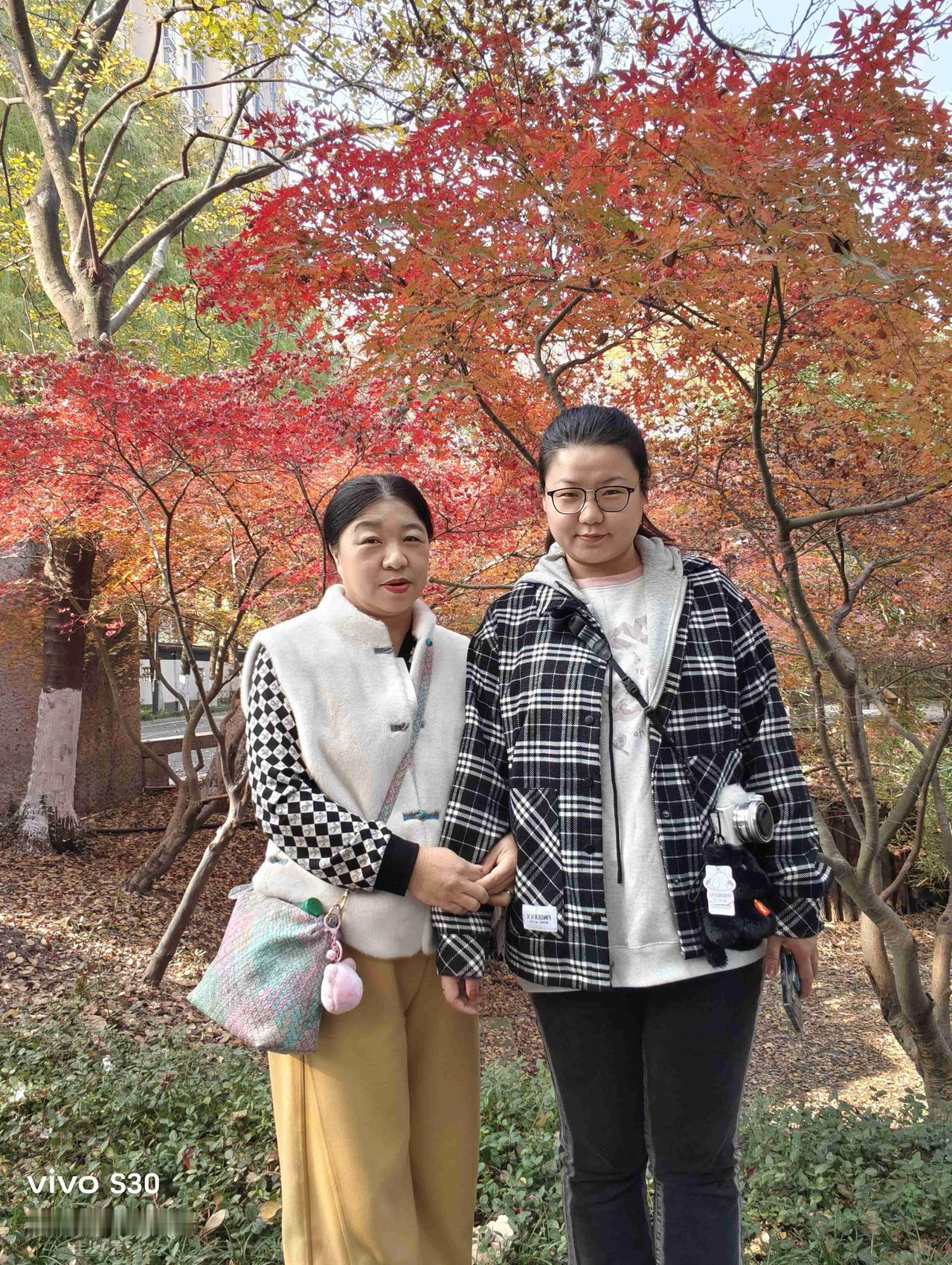 我的今日状态：😁轻松愉快
我这里的天气：☀️晴天今天也很幸福的