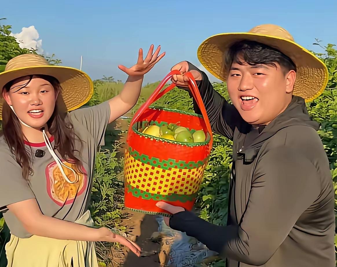 等到全妹下次放假回家，
估计还能和前队友张家齐聊聊天
张家齐现在可不简单，

和