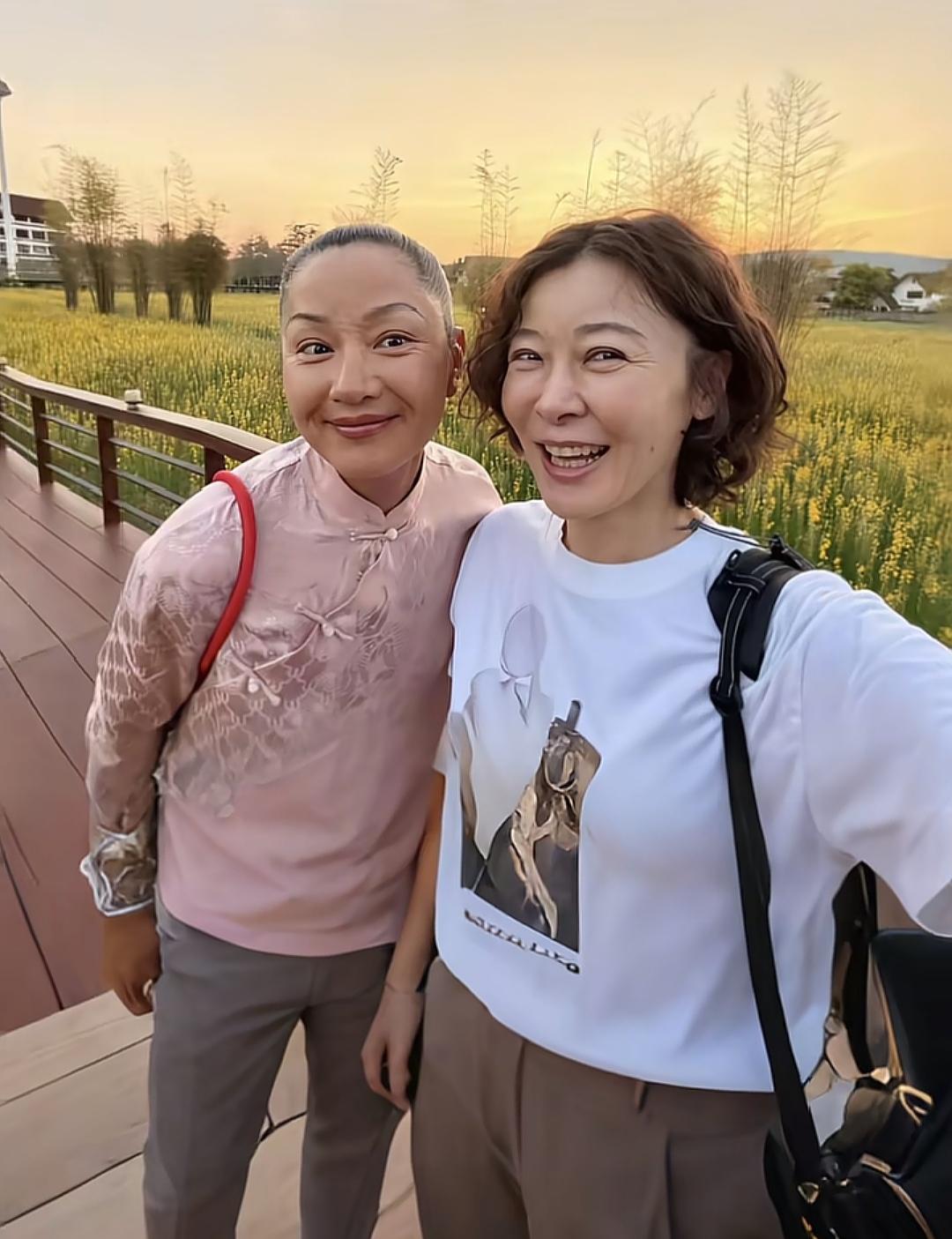 前任变闺蜜，柯蓝和瞿颖泰国同游，这格局不是一般的大。

过年期间，53岁的柯蓝和