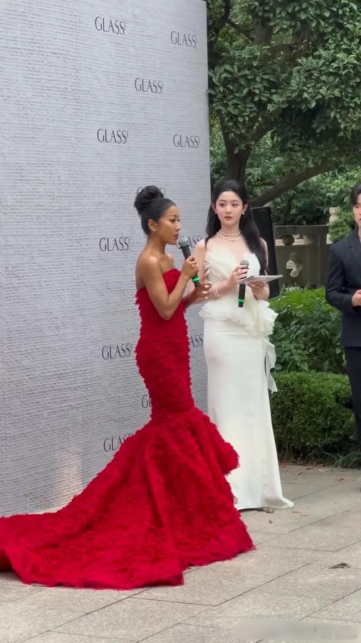 吉克隽逸的皮肤在发光 ​​​