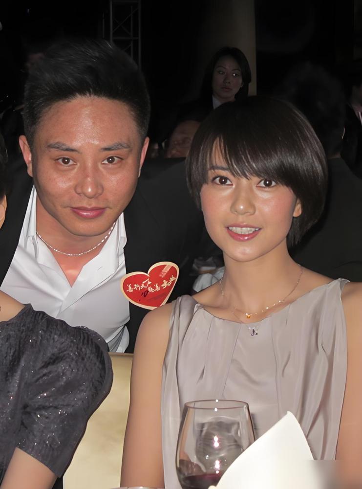 19岁就敢把余生许给别人，张亚东这辈子的婚姻勇气，大概在那一年就彻底预支光了。