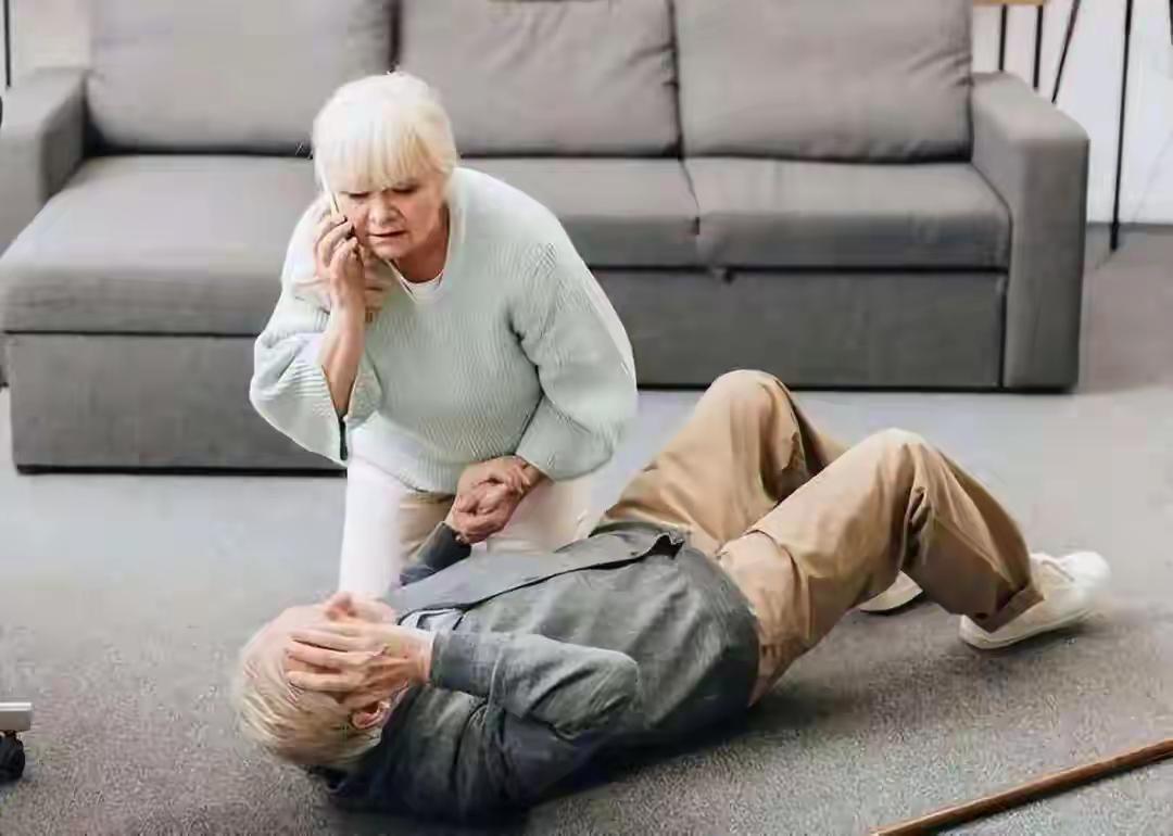 身体这5个部位突然发麻，可能是大脑在拉响“脑梗警报”！第一个你就忽略了


1️