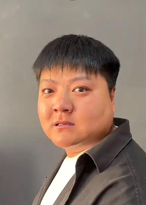 坐拥2000万粉丝，团队靠底薪硬扛，这个网红拒绝恰饭的代价，你根本想不到。
他推