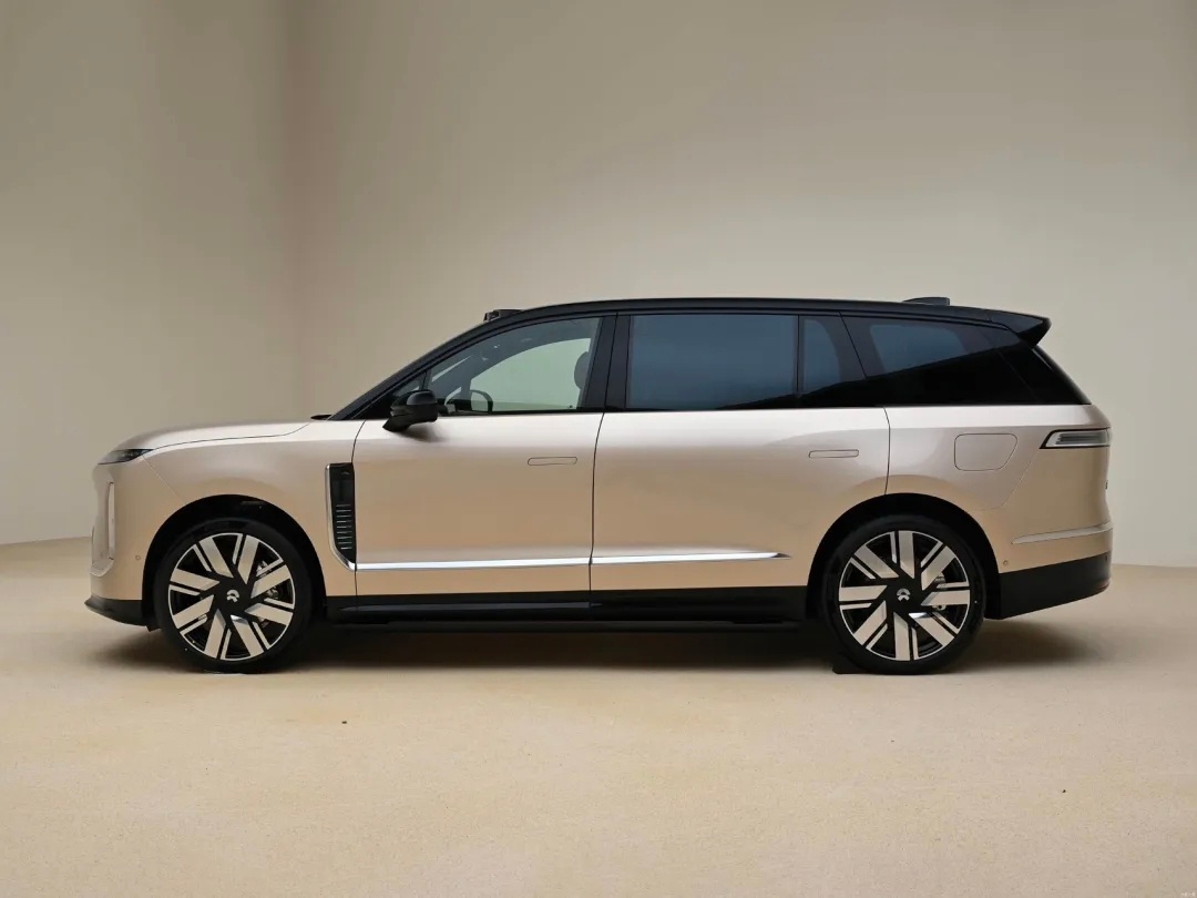 和卖爆的ES8一样，蔚来ES9这架势是冲着上量卖爆而去的。虽然都是9系，但ES9