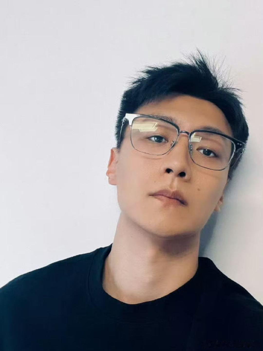 王青女朋友王鹤润王青女朋友是王鹤润 怪不得当年看王鹤润的活动图总觉得旁边有人眼熟