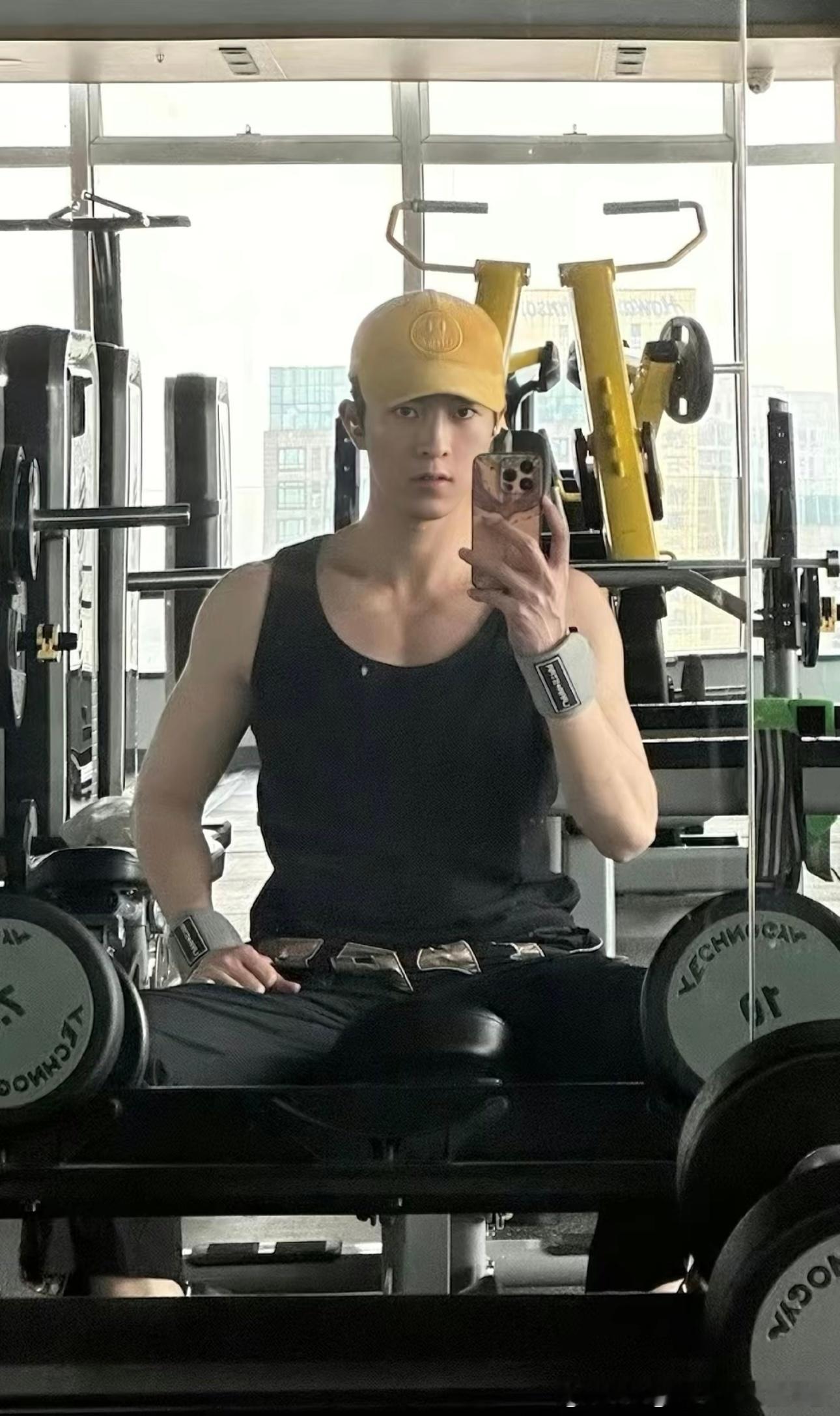 邱鼎杰  qdj向全世界安利邱鼎杰 这世间有千万种热爱，上帝把我最爱的那个，刻上