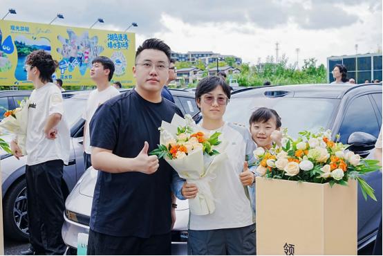 年轻化全面革新！领克07GT潮流交付圈粉年轻人
当下年轻用户已成为新能源汽车消费