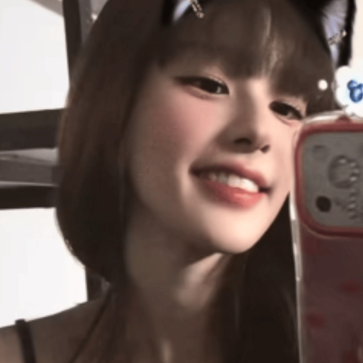 异地女友给上班摸鱼的我发来了自拍🤳小猪变脸～嗔怒小猪～ （哦不对是两颗大板牙的