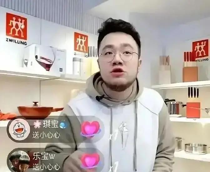 英达直播喊话巴图求探望，4 万人围观冷场 3 分钟，太戳心了！
刷到英达直播间的