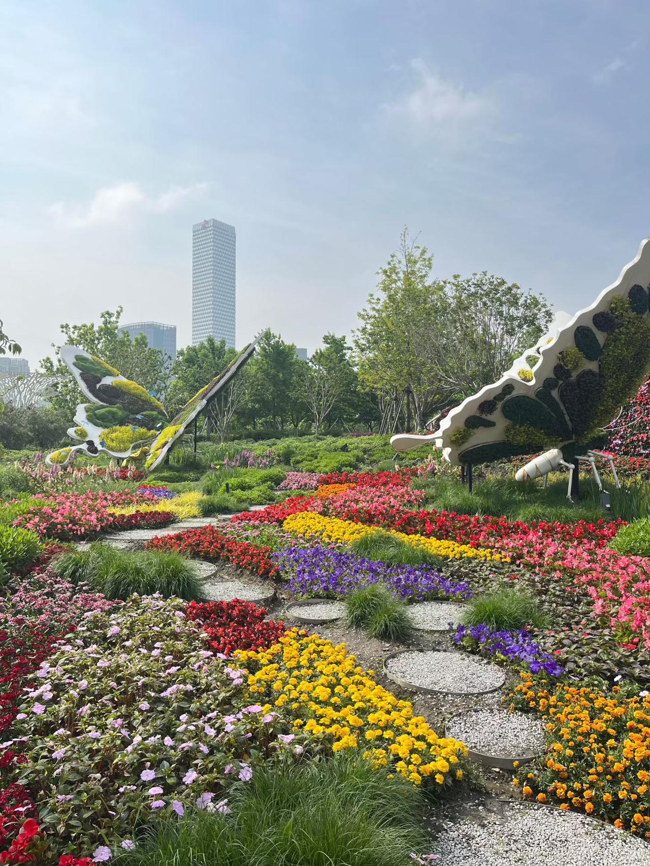 出发吧趁现在，有华为智行，出行超省心！

就像五一用鸿蒙全家桶出行，负一屏“智慧