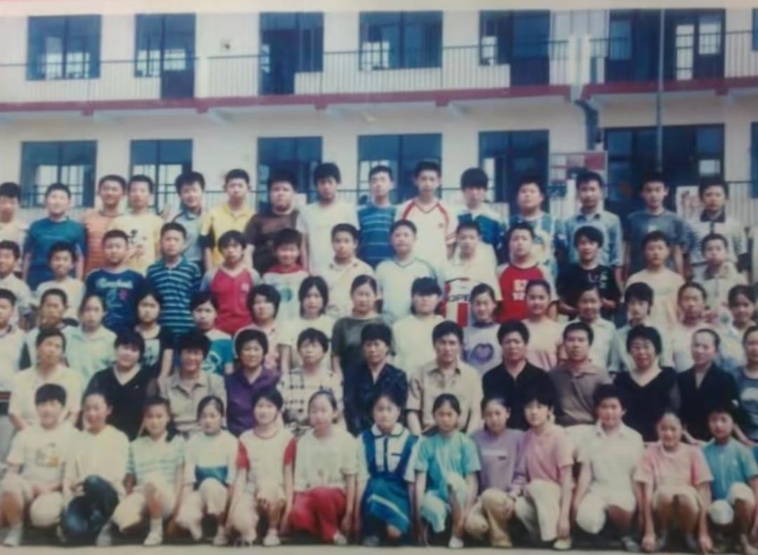 碰到个杠精跟我抬杠非得说70后有6年级，我咋就没听说过，我的大学同学都是70后，