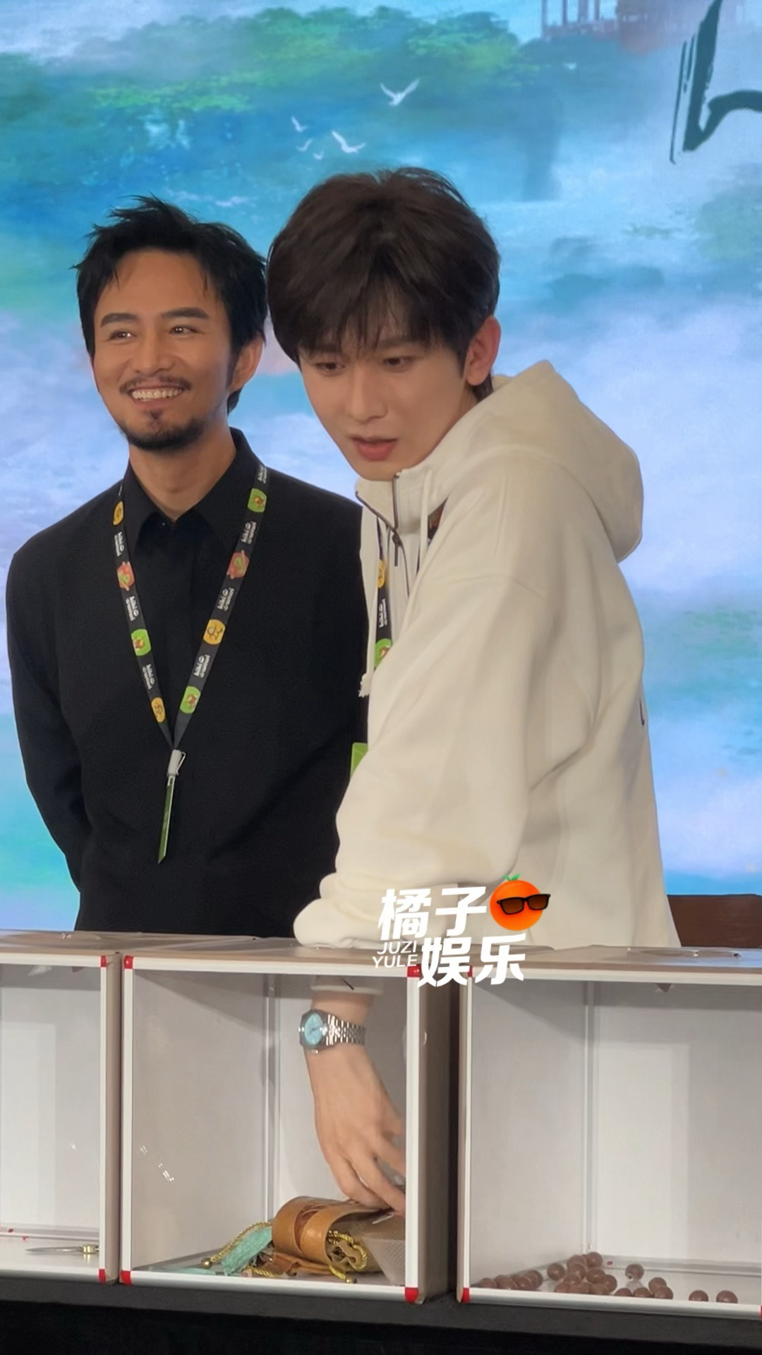 我不行了魔童的粉丝也是魔童在摸盒子这个环节一直吓唬成毅哈哈哈哈哈哈粉丝吓成毅赴山