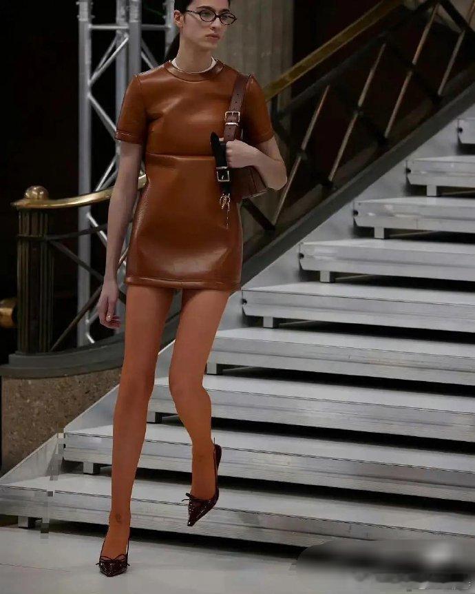 赵今麦这身和模特穿的，真的是同一套衣服吗？ 