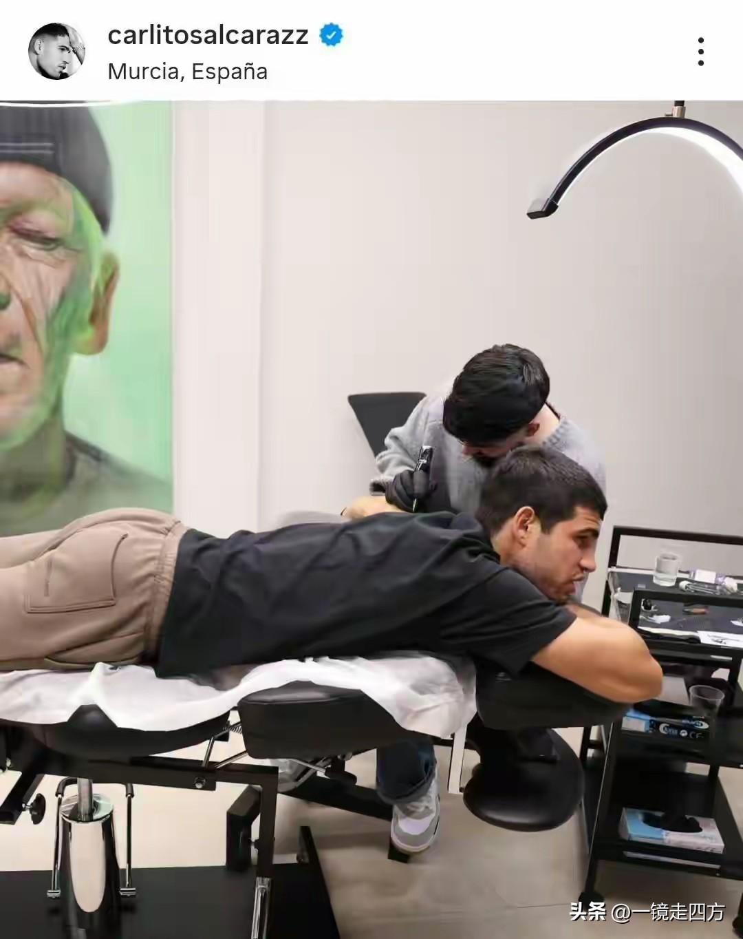 阿尔卡拉斯又纹身了，在澳网夺冠成就最年轻全满贯得主后，他在小腿被长袜盖住的边缘纹