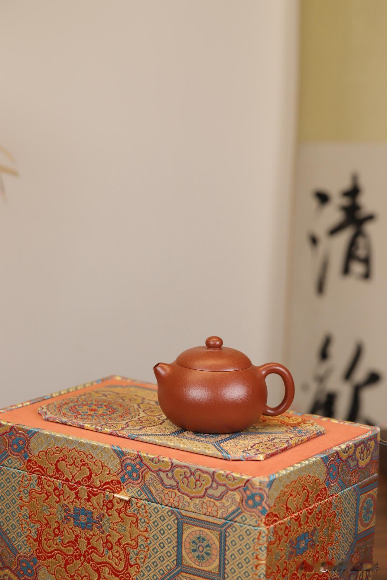 小文旦 | 雅器
小煤窑朱泥丨 容量120cc
于文人雅士看来，此壶韵致仿若美人