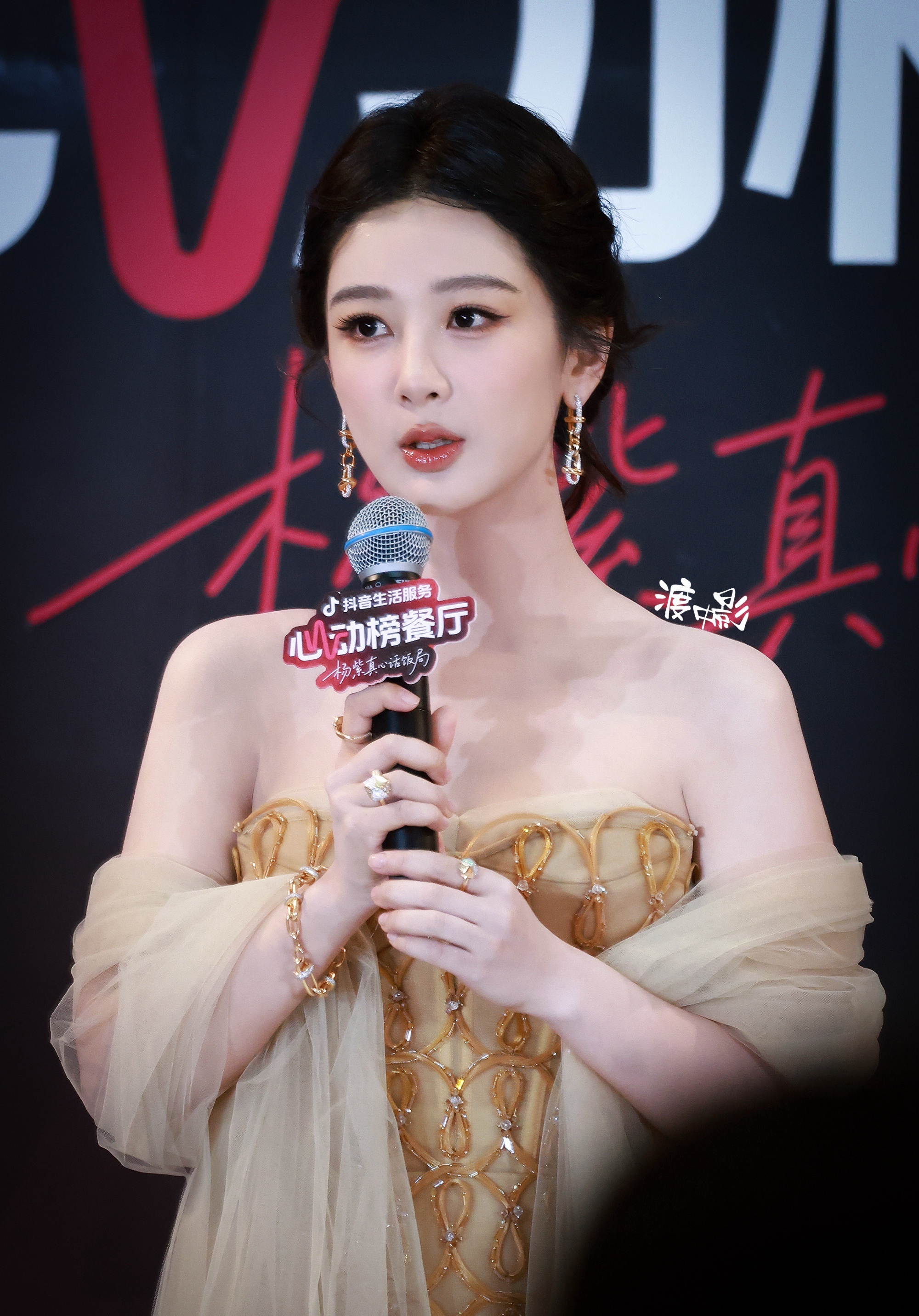 杨紫杨紫李祯 yz杨紫锦绣芳华 “我的思念什么时候才能传到你的耳边”