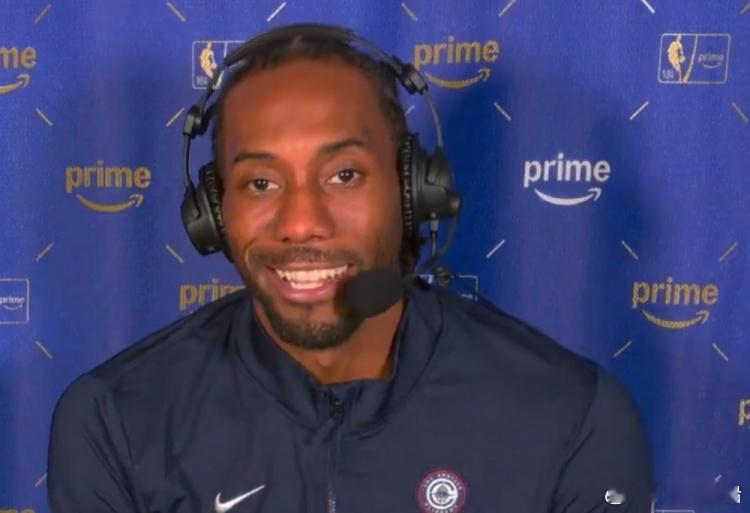 伦纳德赛后采访也加入了卢的行列，他对湖人落后26分后裁判的判罚也非常不满。 篮球