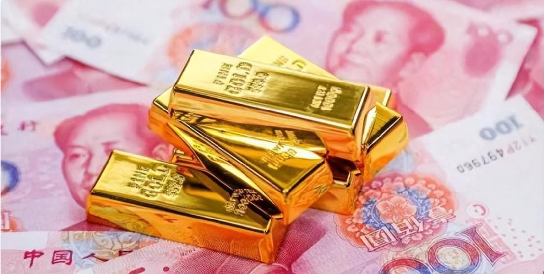一件挺有意思的事情正在发生，美国国债总额今年8月首次突破40万亿美元，过去十年几