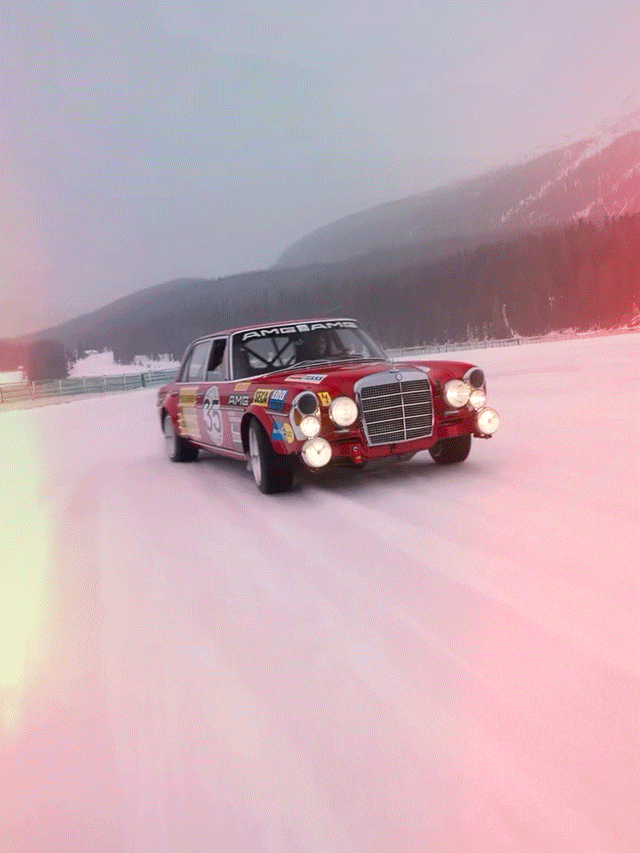 奔驰大G给大家来的这份新年问候，好喜庆！ 奔驰